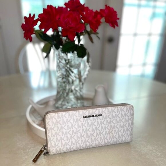 ☀️SALE☀️ MICHAEL KORS Jet Set Travel Large Wallet in Signature print - Picture 1 of 14